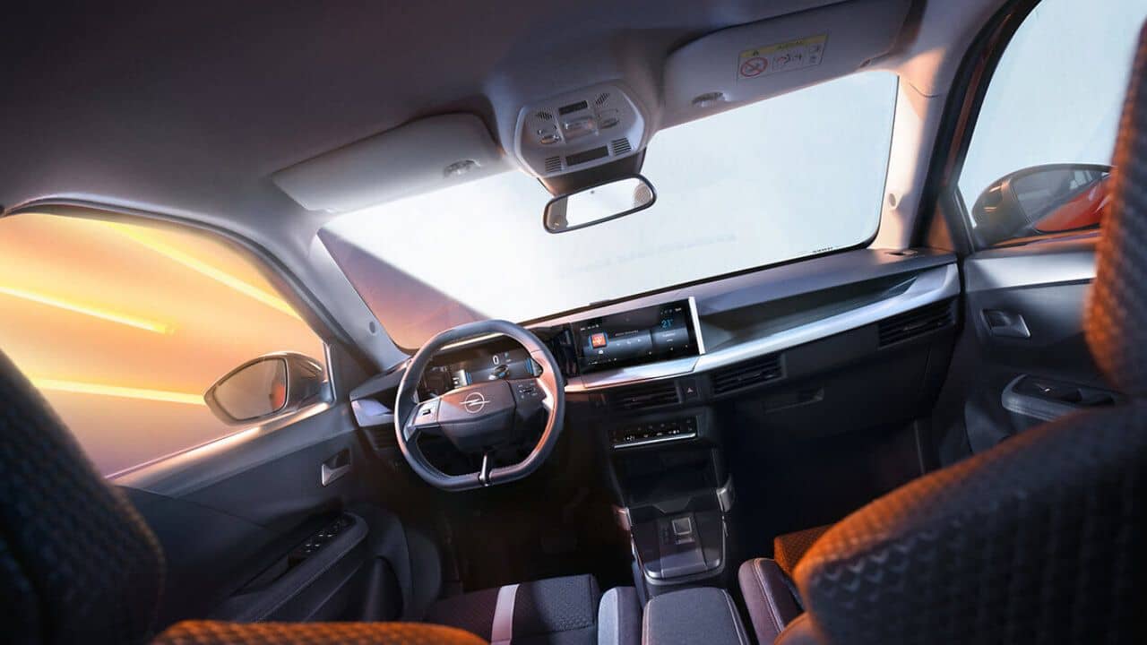 Interiér auta Opel Frontera na dlhodobý prenájom.