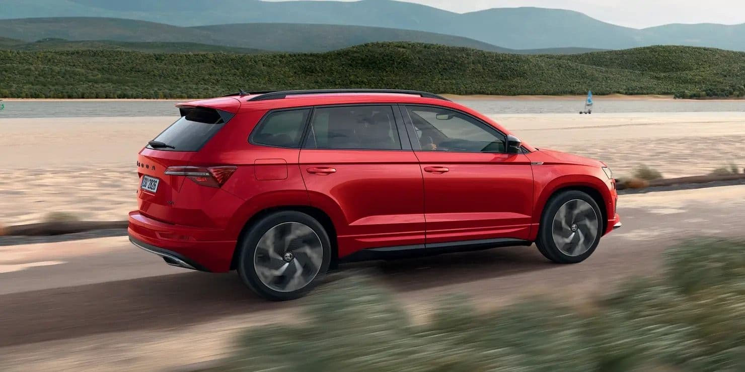 Exteriér auta Škoda Karoq Top Selection na dlhodobý prenájom.