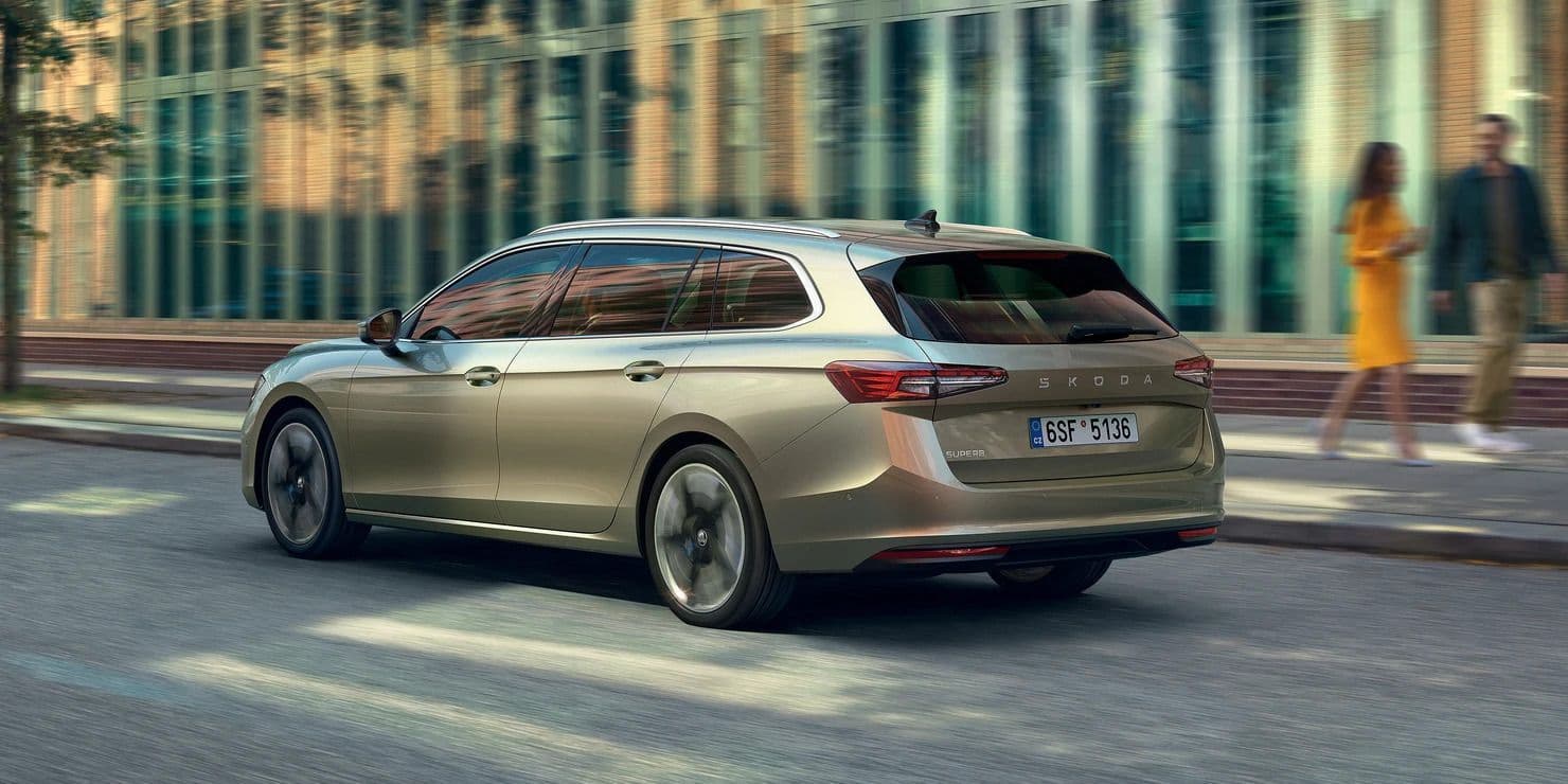 Exteriér auta Škoda Superb Combi Sportline na dlhodobý prenájom.