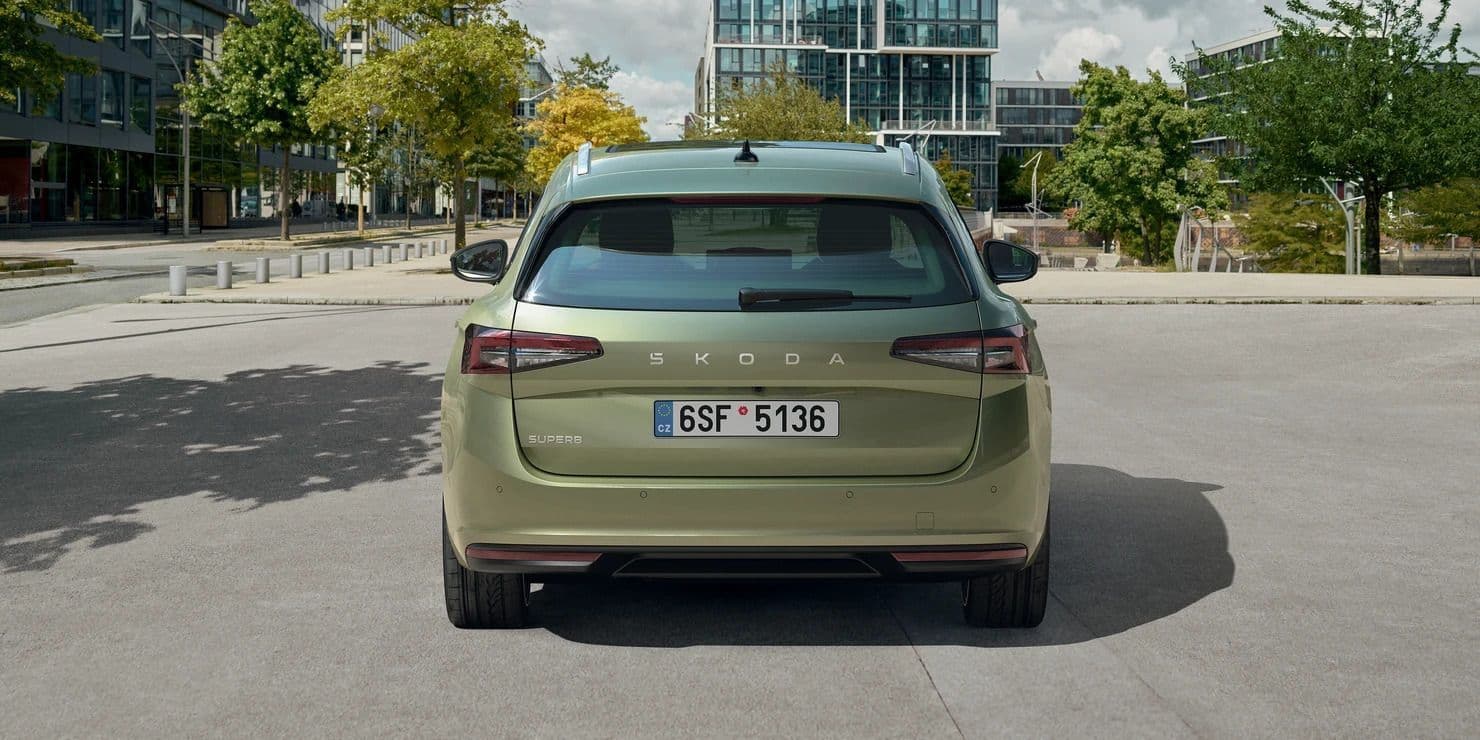 Kufor auta Škoda Superb Combi Sportline na dlhodobý prenájom.