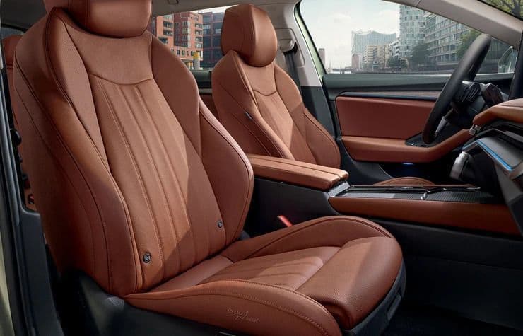 Sedadlá auta Škoda Superb Combi Sportline na dlhodobý prenájom od Payless Gigarent.