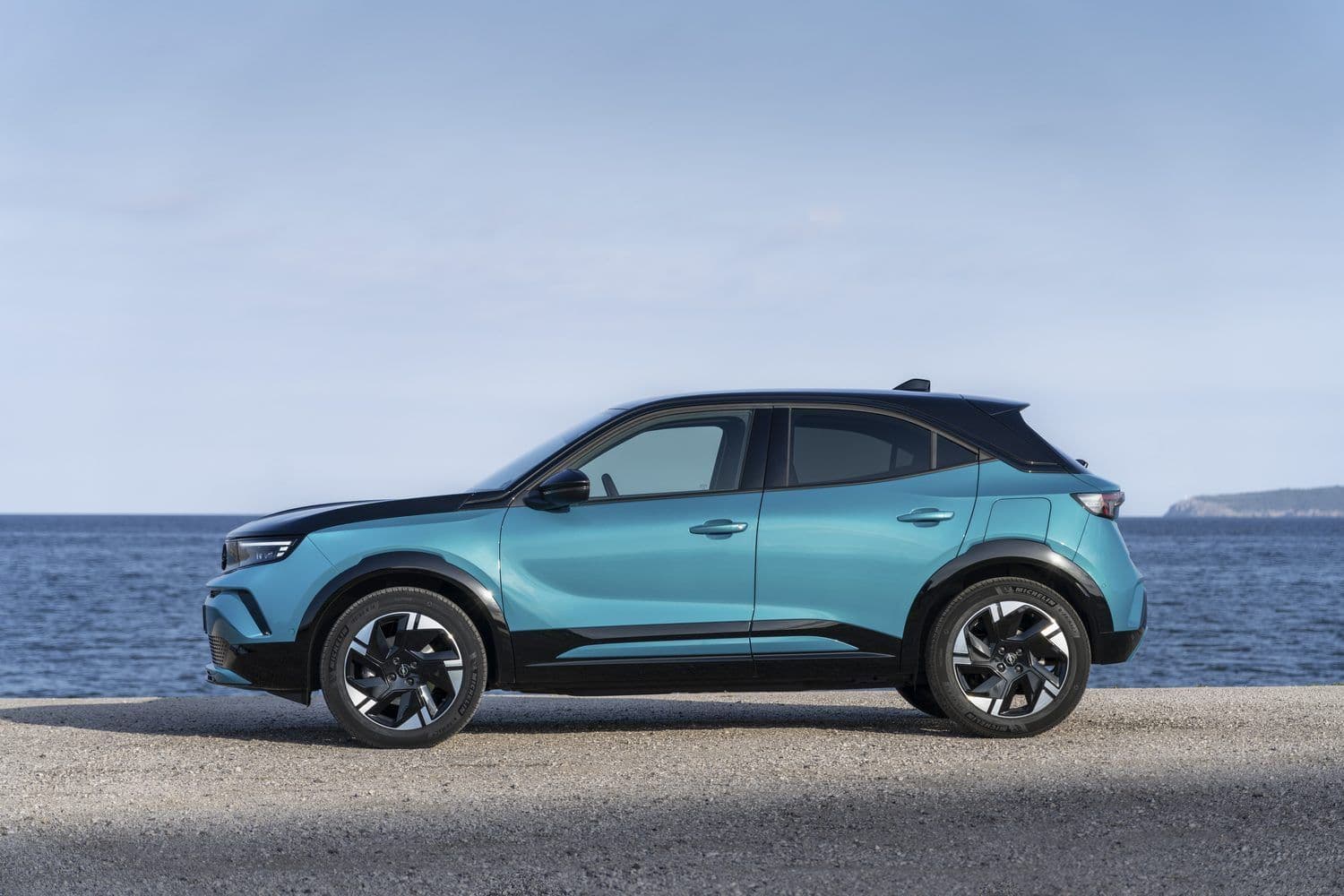 Dlhodobý prenájom auta Opel Mokka.