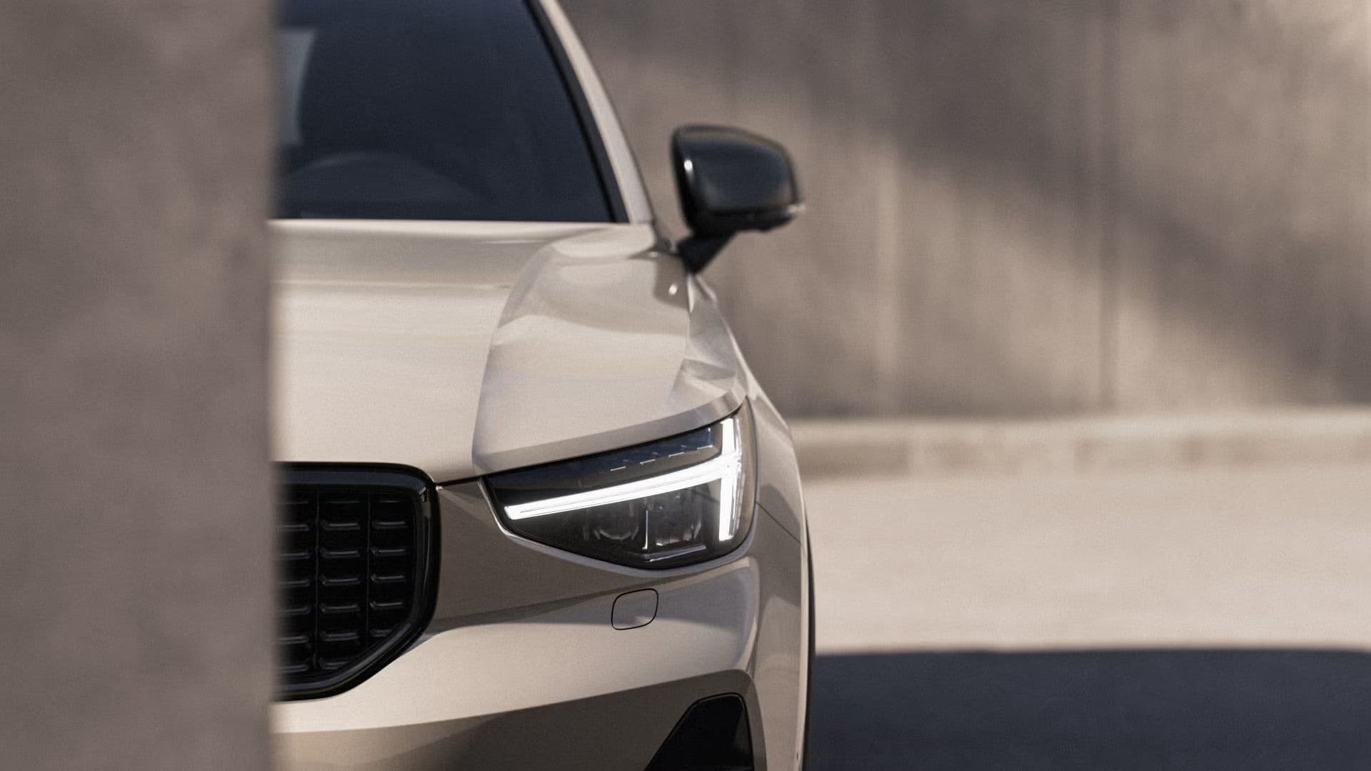 Svetlo auta Volvo XC40 na dlhodobý prenájom.