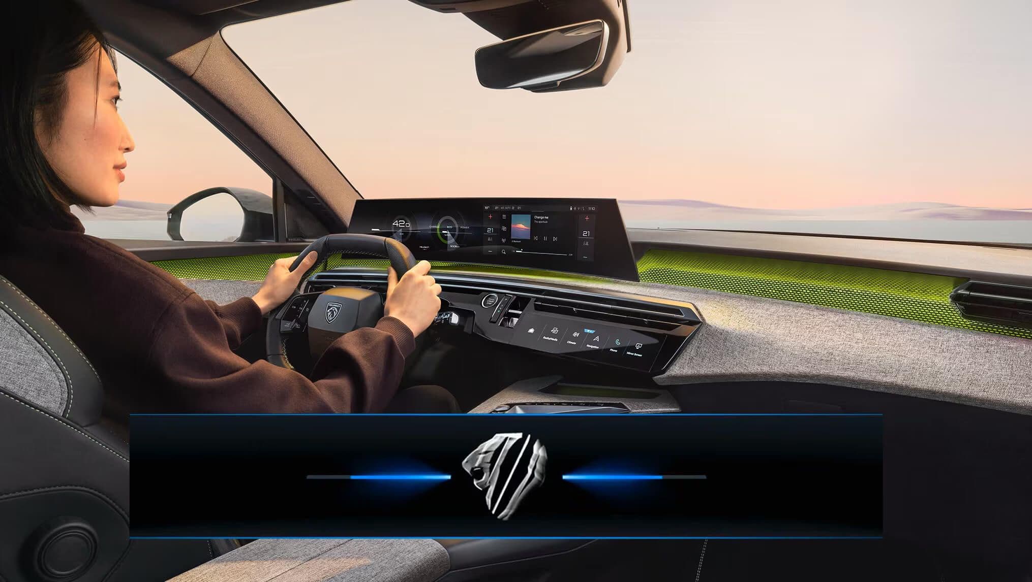 Interiér auta Peugeot 5008 na dlhodobý prenájom.