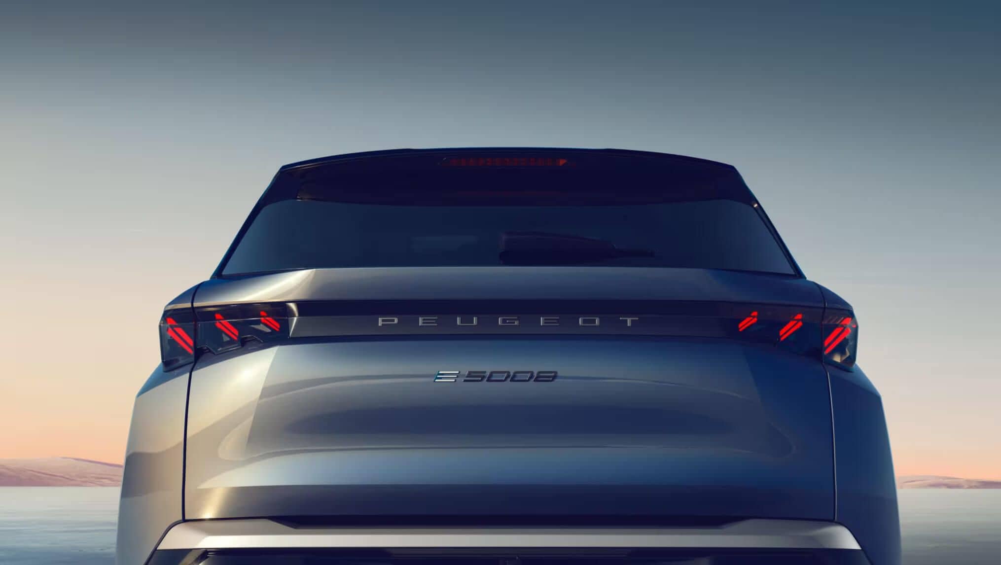 Kufor auta Peugeot 5008 na dlhodobý prenájom.