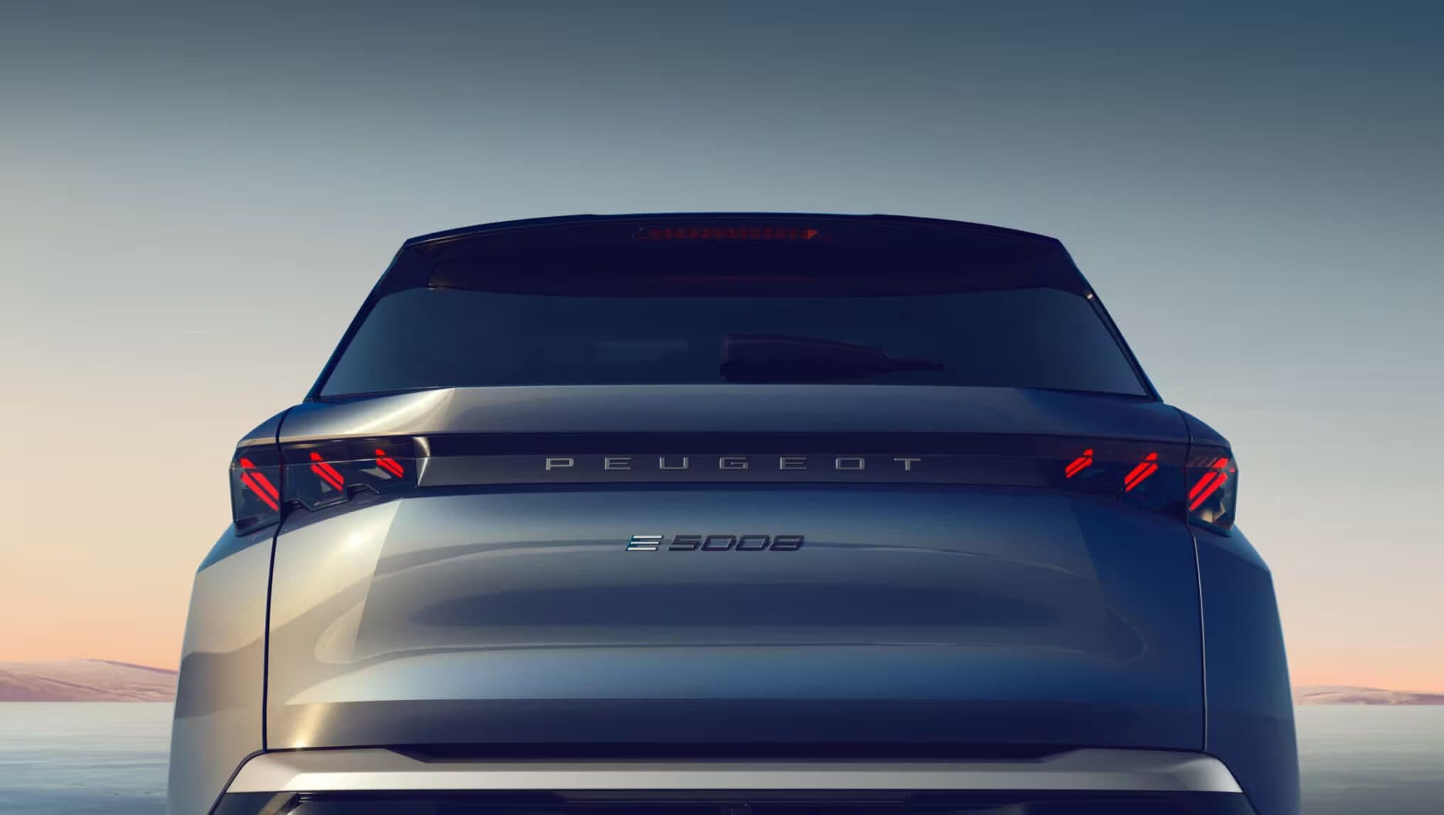 Kufor auta Peugeot 5008 na dlhodobý prenájom.