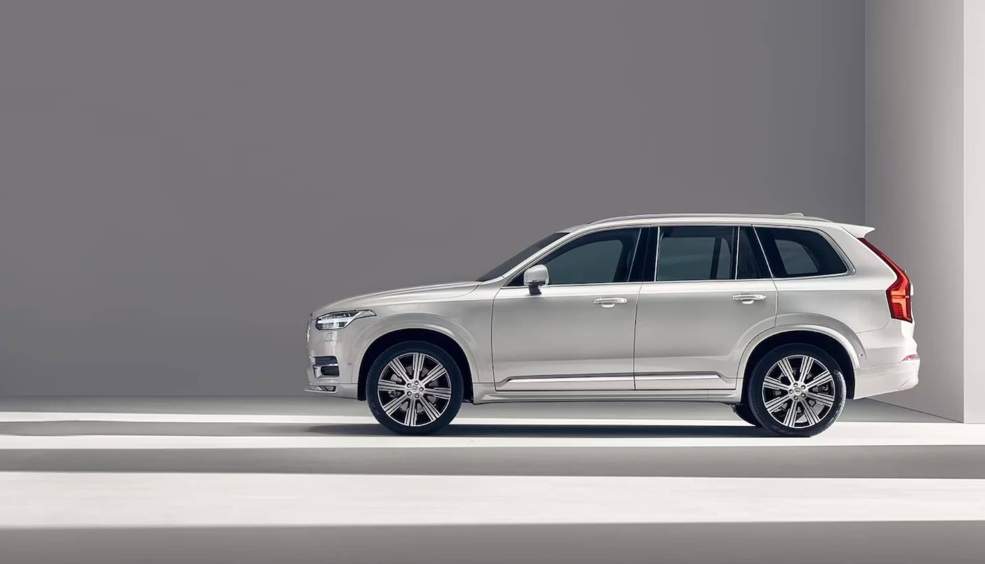 Exteriér auta Volvo XC90 Plus na dlhodobý prenájom.