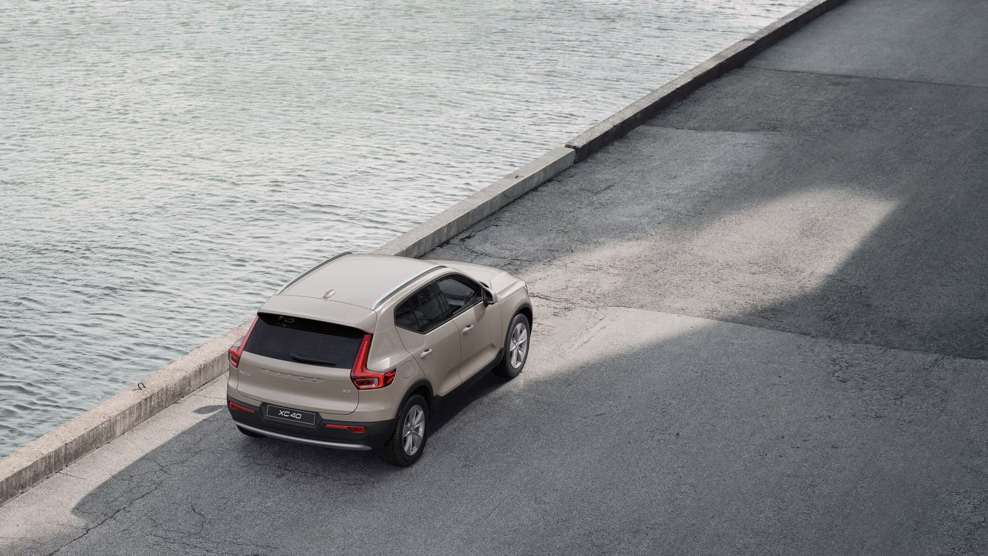 Exteriér auta Volvo XC40 na dlhodobý prenájom.