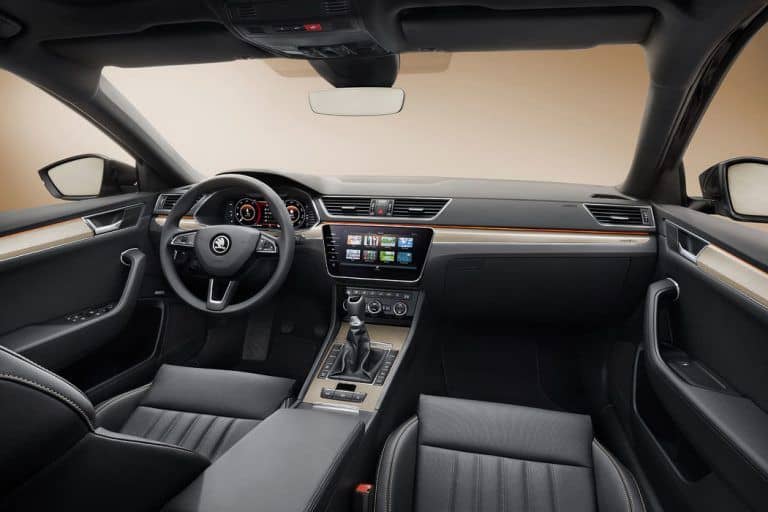 Interiér auta Škoda Superb na dlhodobý prenájom v Payless Gigarent.