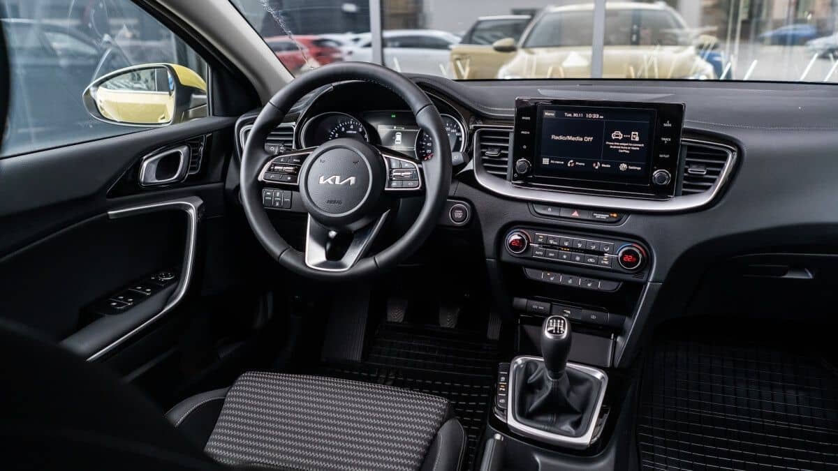Interiér auta Kia Ceed Gold+ na dlhodobý prenájom.