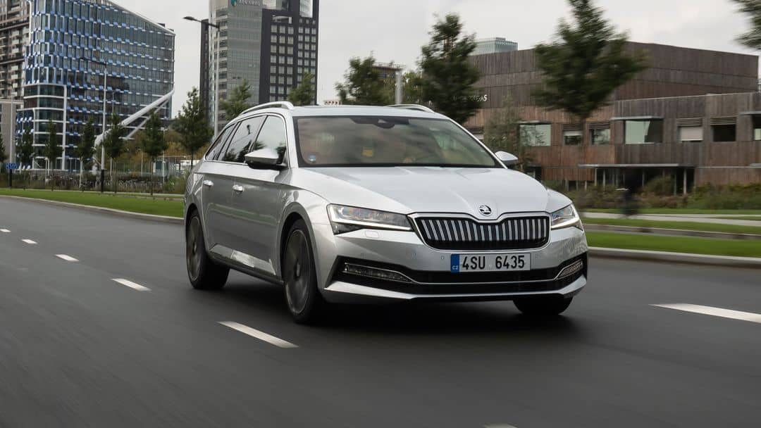Dlhodobý prenájom auta Škoda Superb.