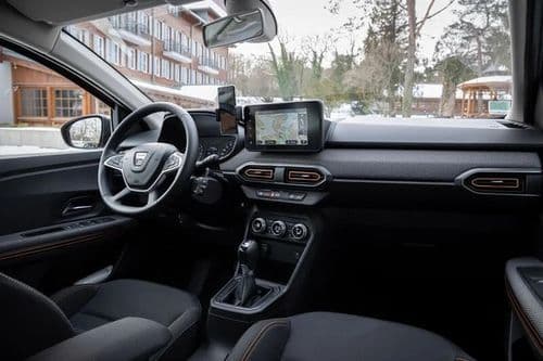 Interiér auta Dacia Sandero dlhodobý prenájom auta.