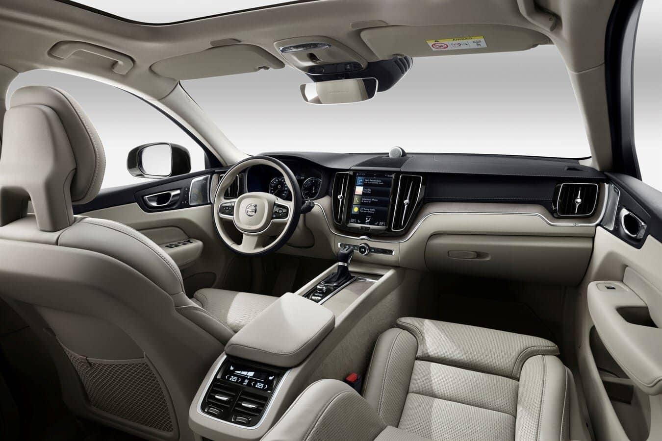 Interiér auta Volvo XC40 Plus na dlhodobý prenájom.