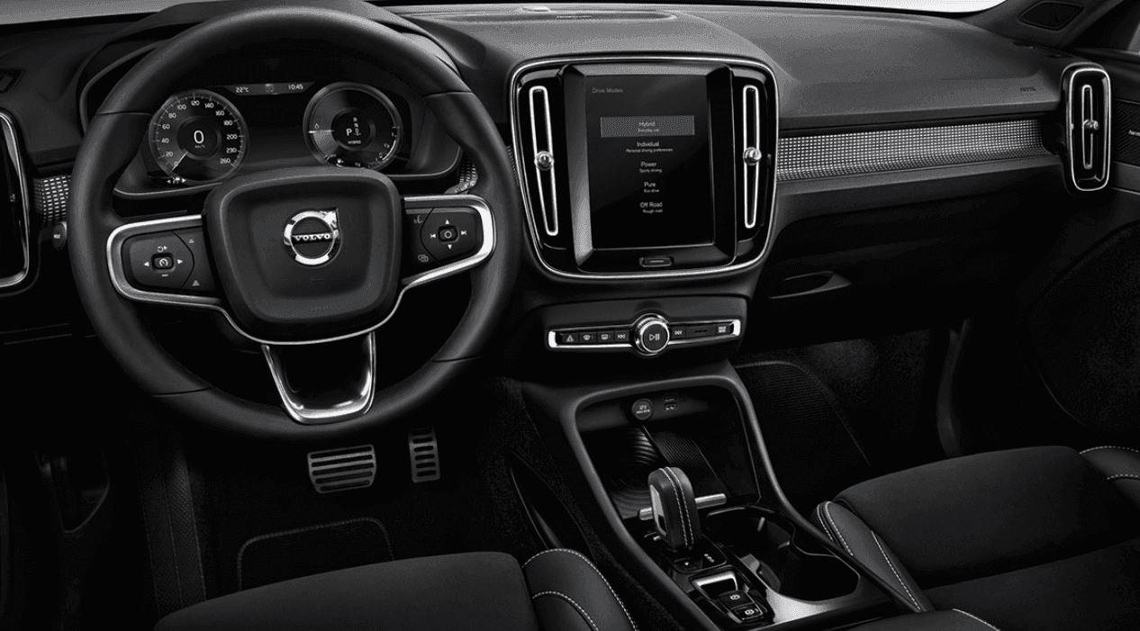 Dlhodobý prenájom auta Volvo XC40 interiér.